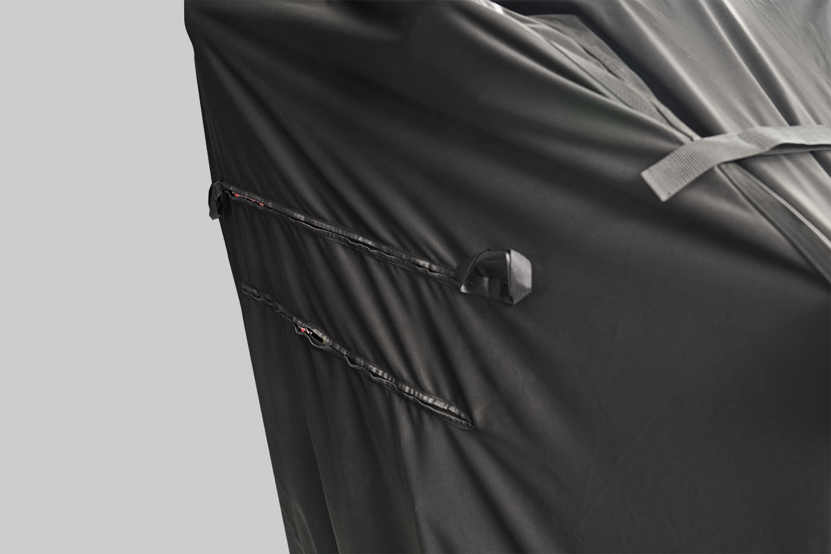 Montage&nbsp;Fahrradschutzhülle CONCEPT ZWOO für Heckträger | HINDERMANN