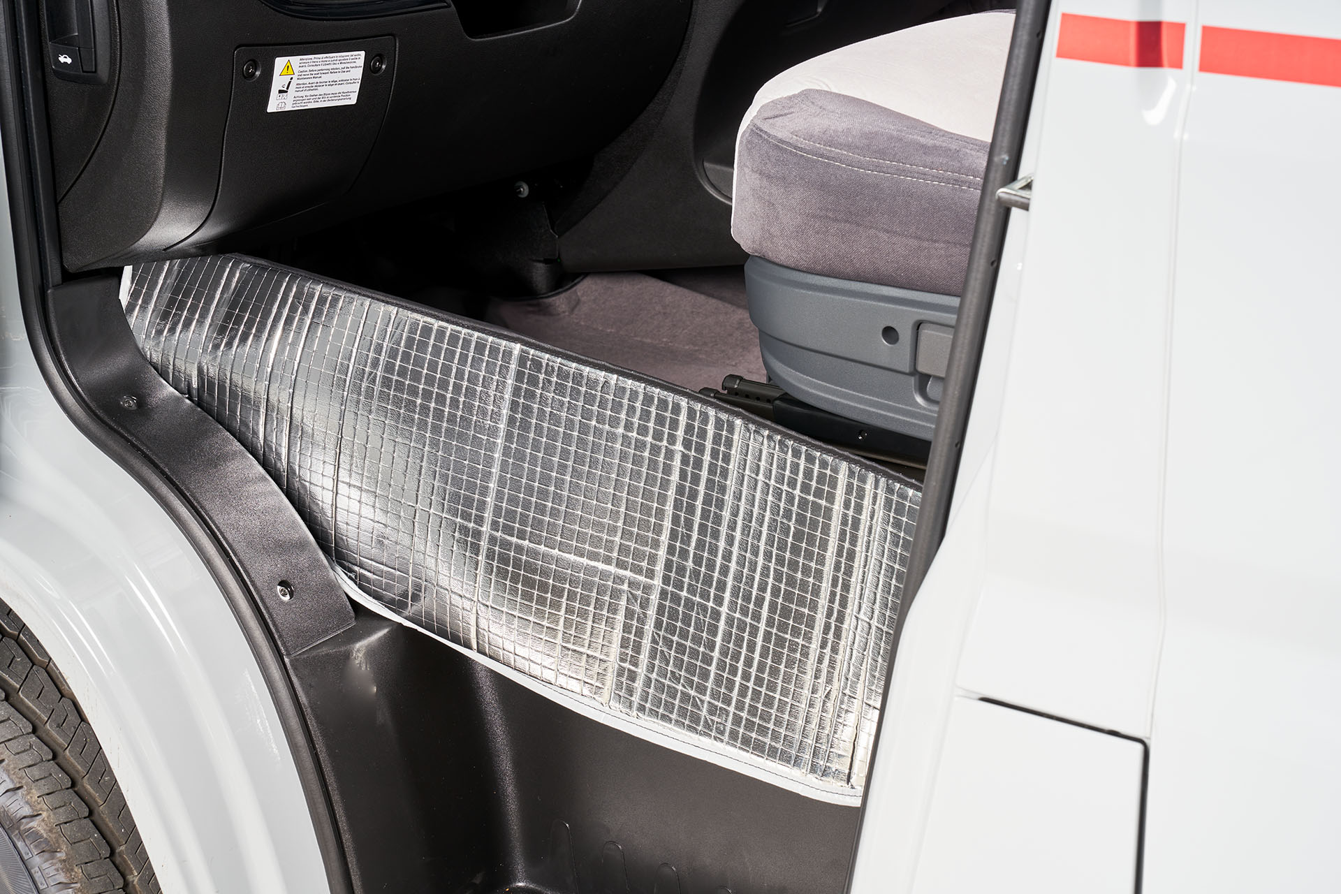 Tub shape Fußraumisolierung PREMIO für Vans und Wohnmobile | HINDERMANN